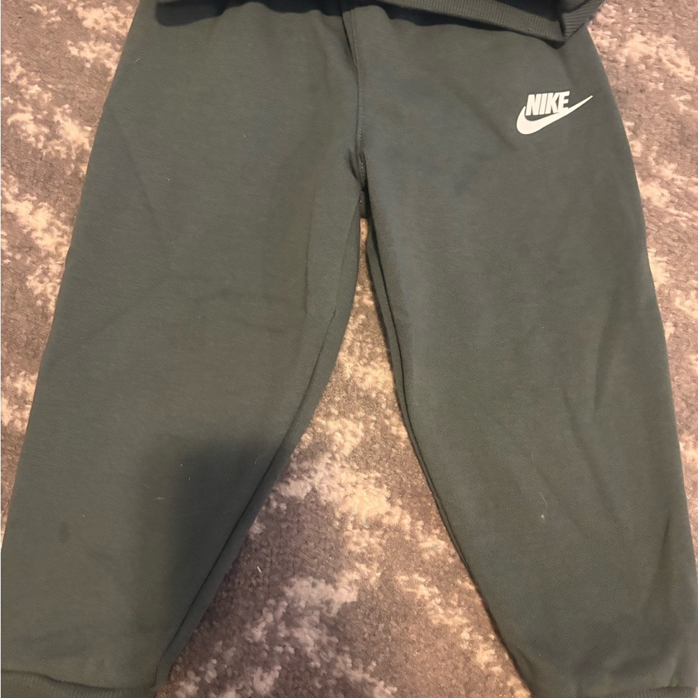 Nike Kids Dark Green Sweatpants & Hoodie Set - Picture 3 of 3